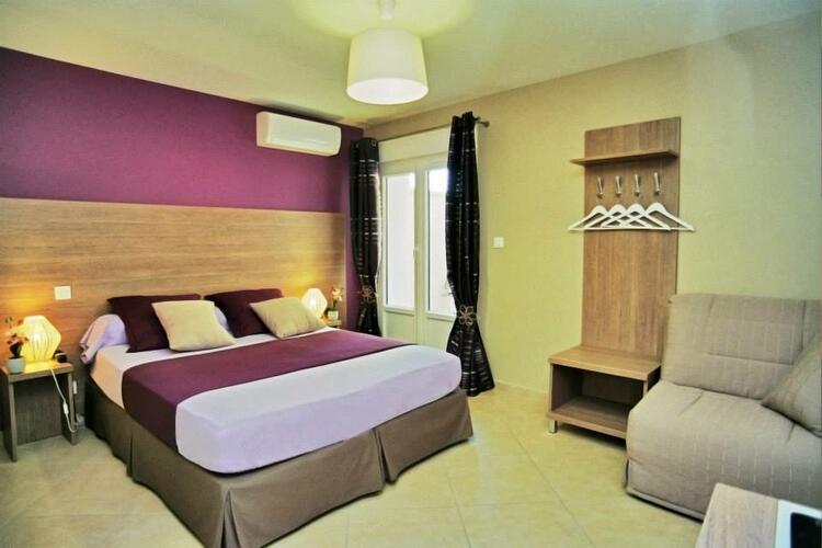 Chambre avec terrasse privée à partir de 70€, hôtel l'Anvia, Bollène